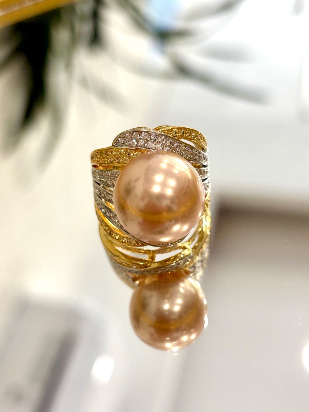NWOT Gorgeous Champagne Color Pearl Two Tones With accents Band Ring in 8